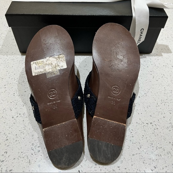 Chanel tweed thong with large CC detail - Picture 6 of 10